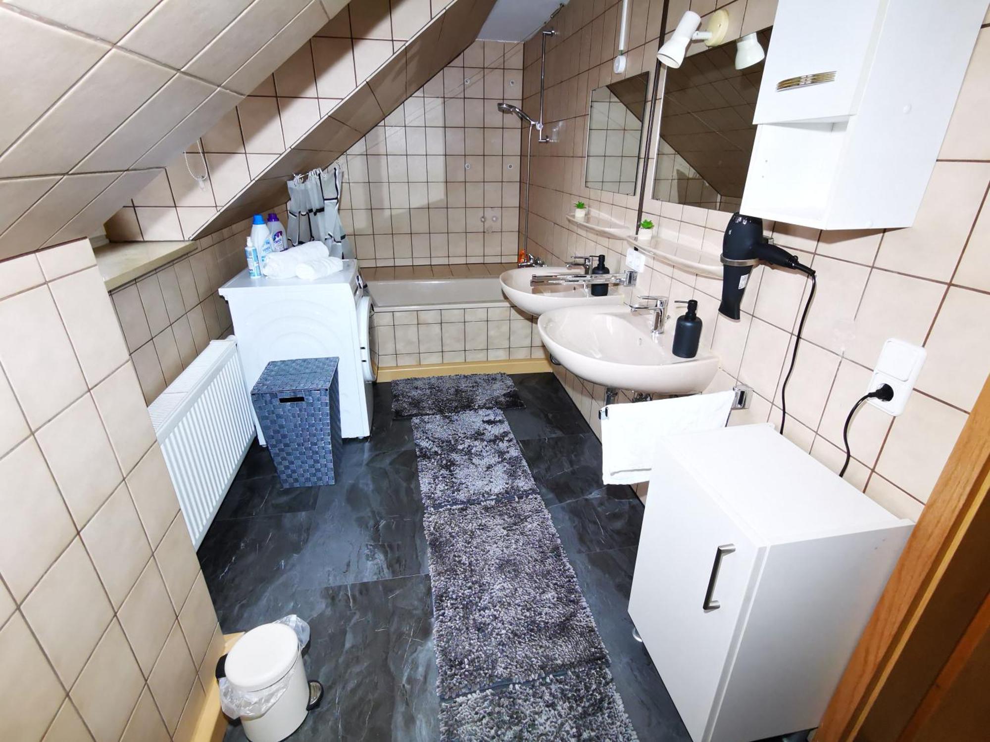 Sehr Schones 2 Zimmer Maisonnette Wohnung アンスバッハ エクステリア 写真