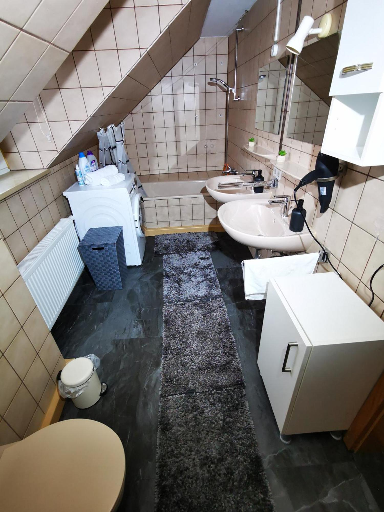 Sehr Schones 2 Zimmer Maisonnette Wohnung アンスバッハ エクステリア 写真